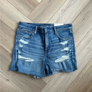 New Women’s American Eagle hi rise shortie. Size 14 32